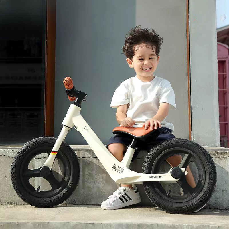 01 Magnesium Alloy Children's Balance Car Without Pedals 1-6 Years Old Roller Two-wheel Baby Sliding Walker Retail Second